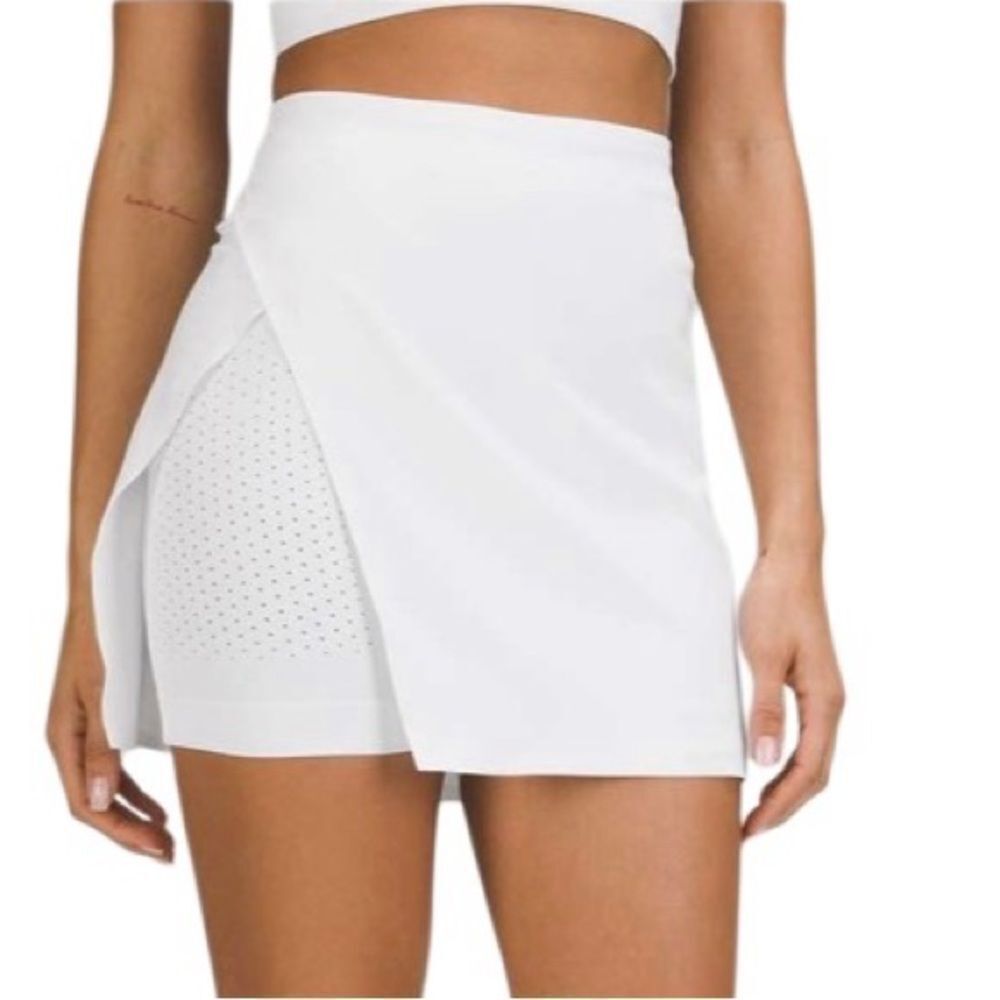 Lululemon Super-High-Rise Side-Slit Tennis Skirt White size 4 Skort 4.5” liner